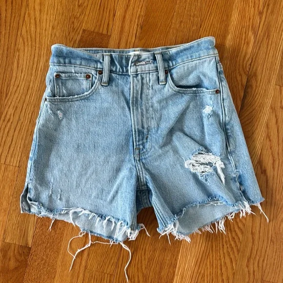 Abercrombie 4” High Rise Mom Short - Picture 1 of 3